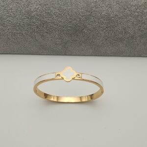 18K Gold Plated Stainless Steel Clover Bangle – Waterproof & Tarnish Proof